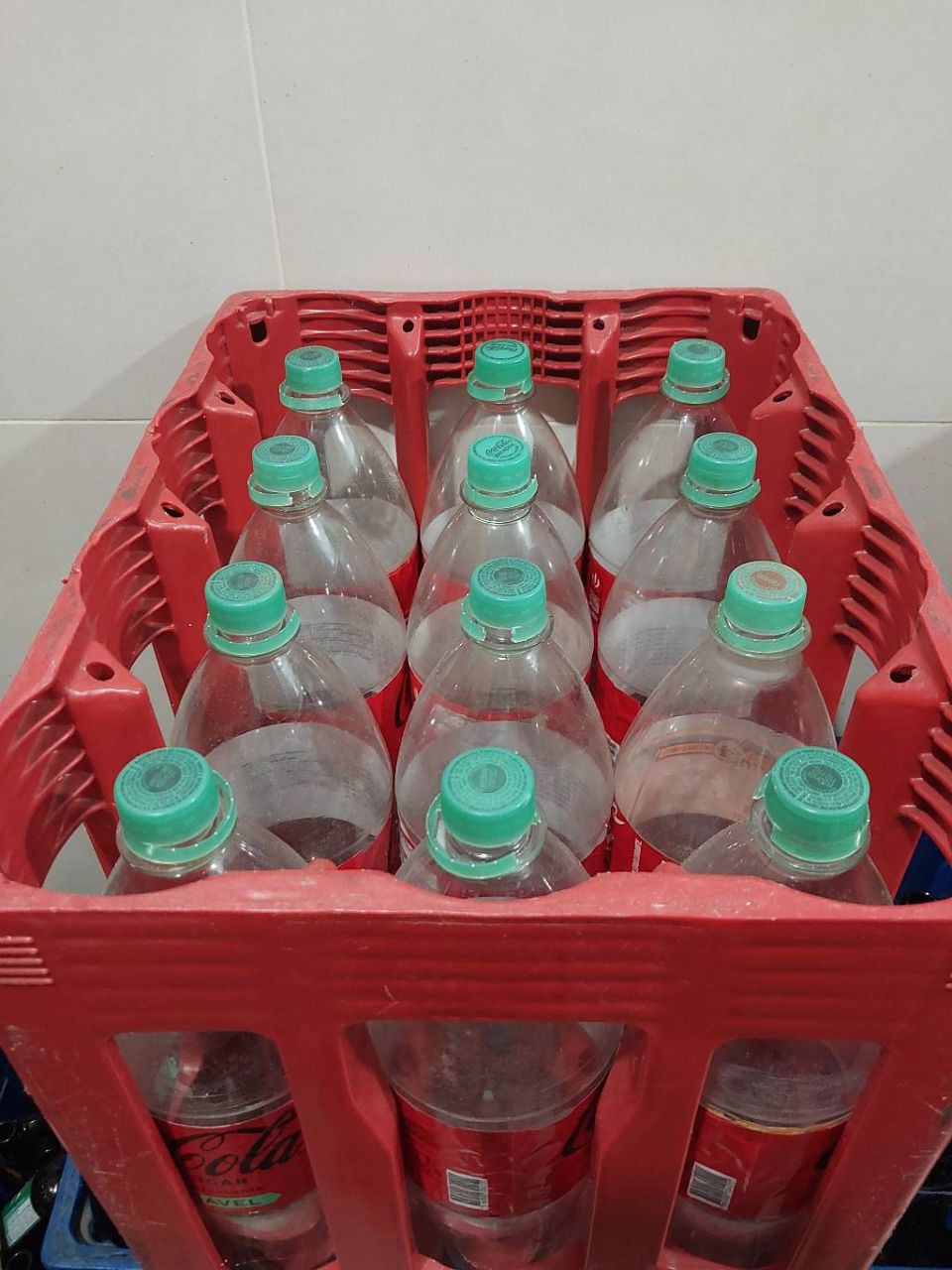 Caixas e vasilhames Coca 2 litros retornável, litrinho 23 unidades e 12 litros Ambev