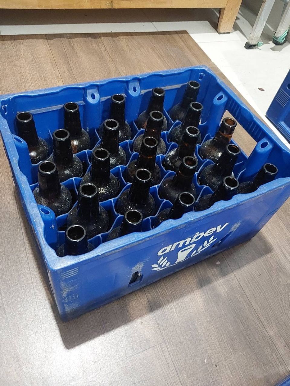 Caixas e vasilhames Coca 2 litros retornável, litrinho 23 unidades e 12 litros Ambev