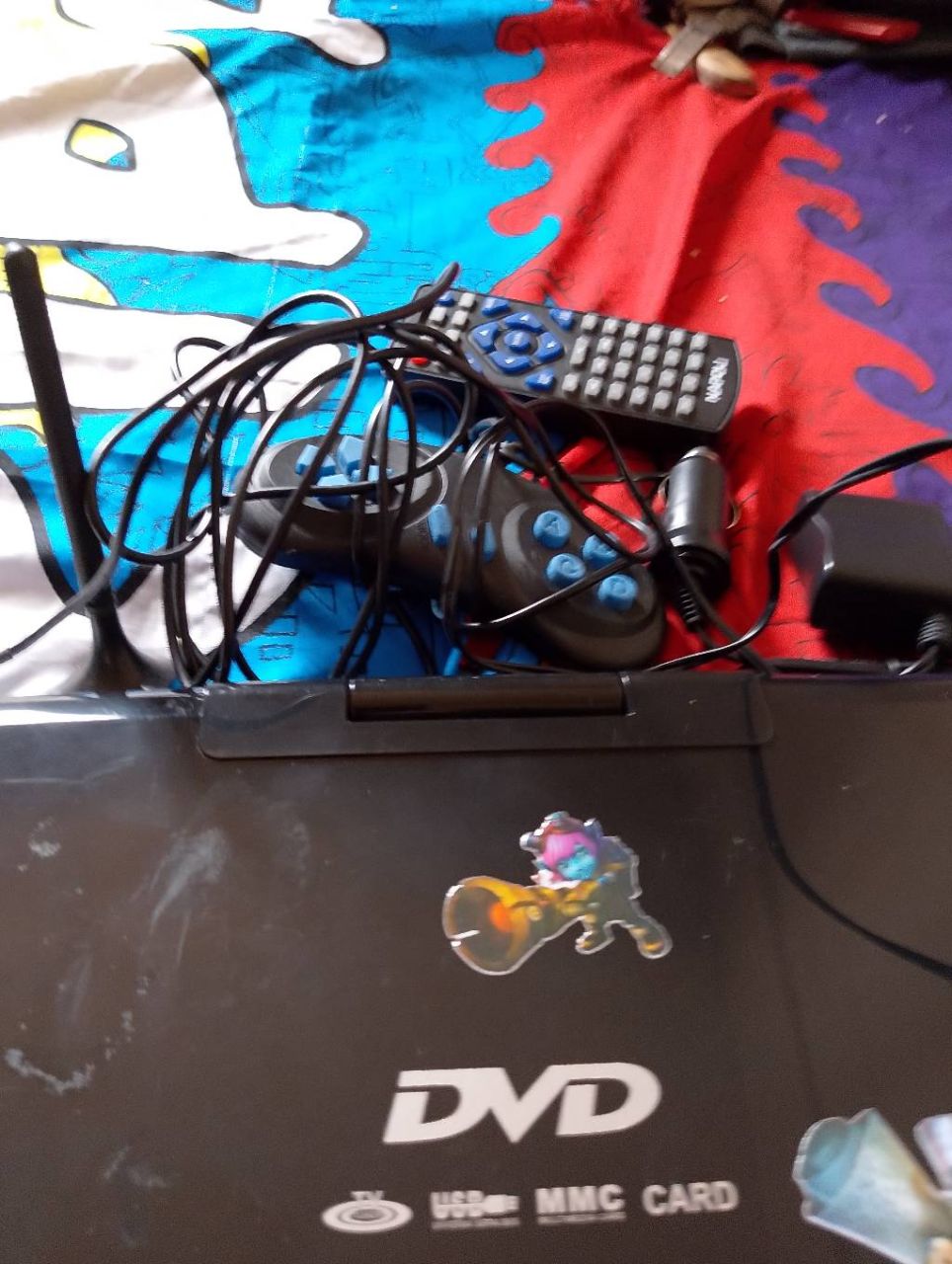 Portable TV & DVD Player