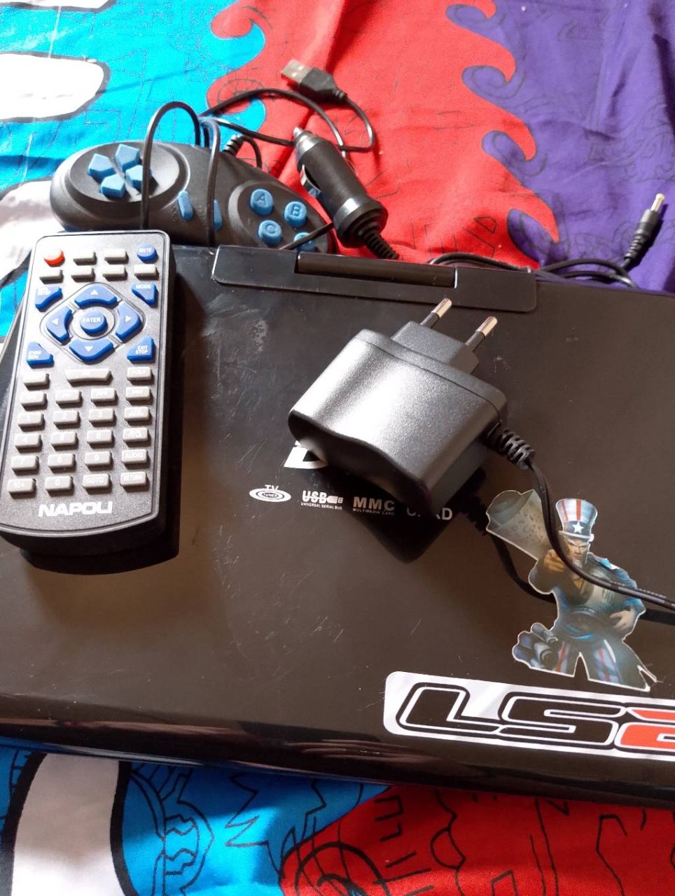 Portable TV & DVD Player