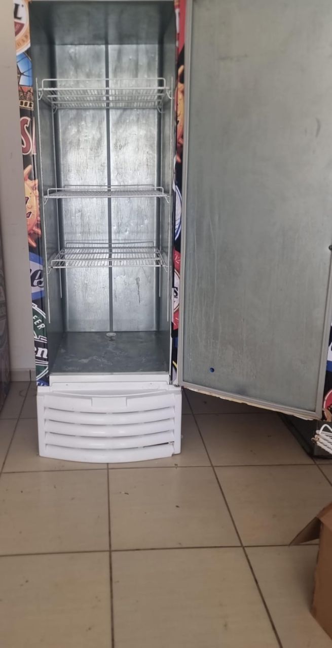 VENDE-SE FREEZER GELOPAR GTPC-575 – 220V