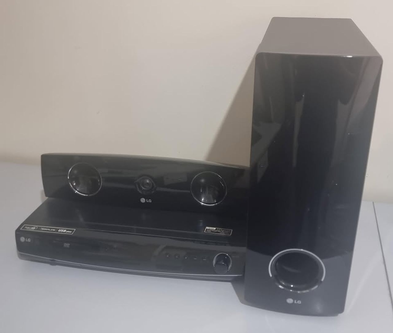 Home Theater LG 5.1 (Modelo HT762TZ) - 850W RMS - HDMI e Óptica